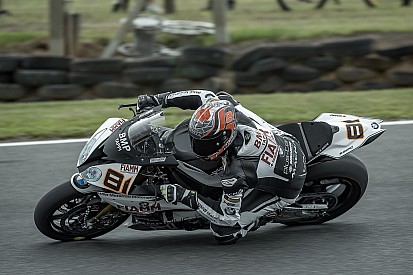 Reiterberger subito competitivo a Phillip Island. Torres soffre la ferita al gomito