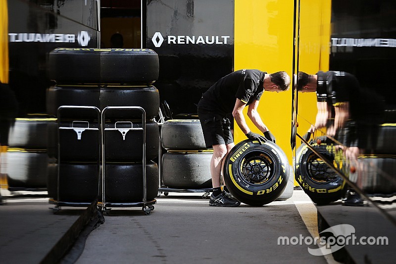Gaat Pirelli 2017-banden met V8 aangedreven auto testen?