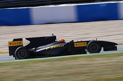 Pirelli pode testar pneus de 2017 com motores V8