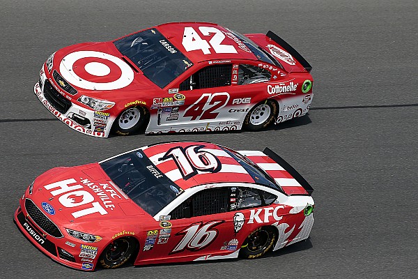 Kyle Larson manda en la práctica del viernes