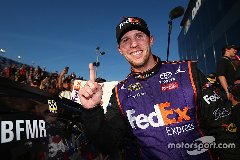 Denny Hamlin lidera la práctica final en Atlanta