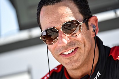 Castroneves melhora recorde de Phoenix e lidera teste da Indy