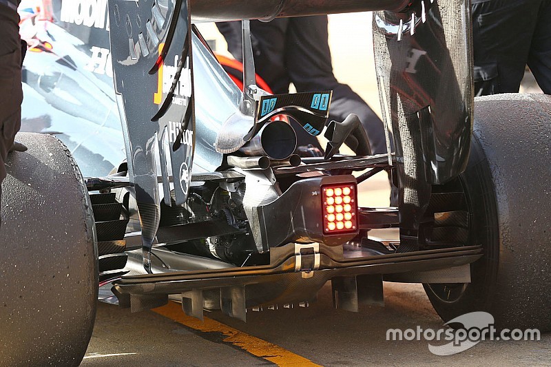 McLaren: c'è la power unit tutta 2016 e un cofano motore più largo