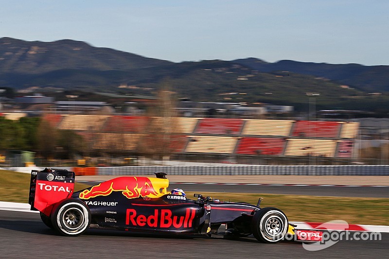 Ricciardo: "Lotteremo inizialmente con la Williams e con Force India"