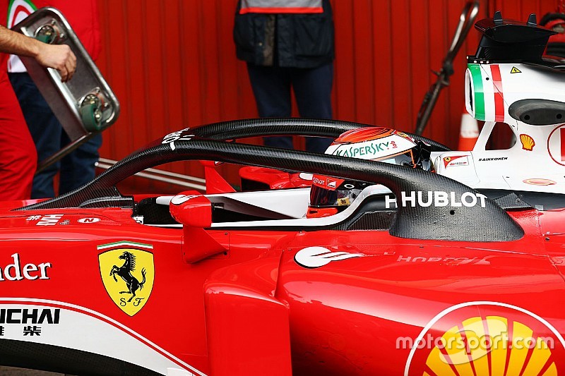 Kimi Raikkonen, Ferrari SF16-H, in pista con il cockpit Halo