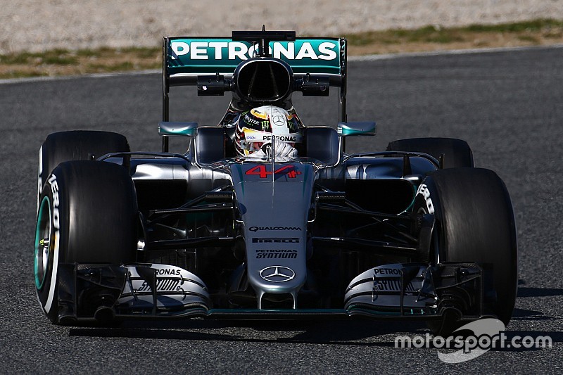 Hamilton: "Non sono soddisfatto del comportamento delle gomme"