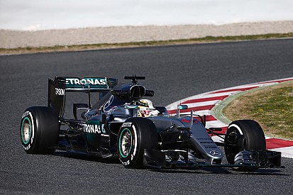 Hamilton impatient de piloter la Mercedes "sur le fil du rasoir"