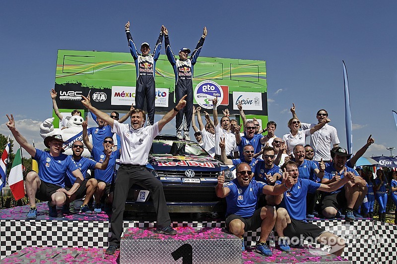 Podio: ganador Jari-Matti Latvala, Miikka Anttila, Volkswagen Polo WRC, Volkswagen Motorsport