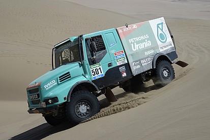 How can a Dakar Truck help Lewis Hamilton retain his F1 crown?