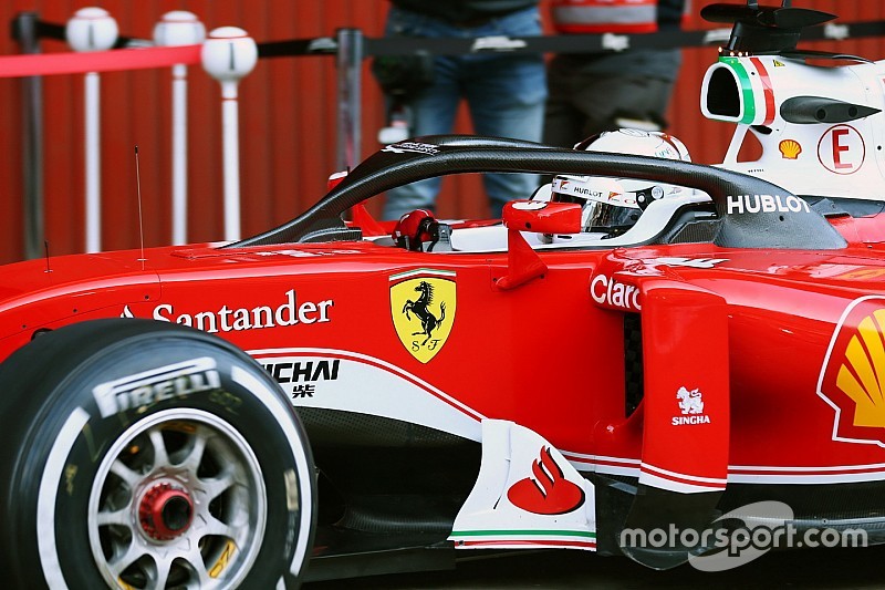 Surtees pide a Hamilton que reconsidere su postura contra el Halo