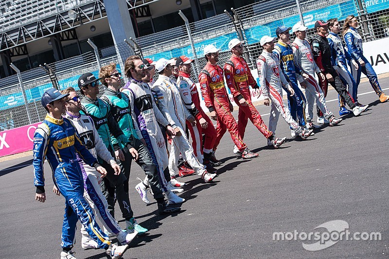 La photo de groupe des pilotes