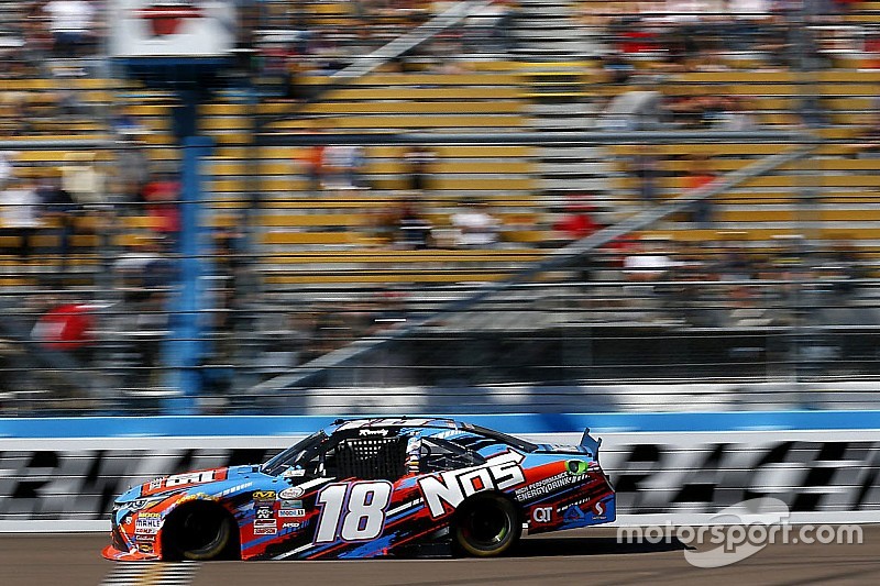 Xfinity: Kyle Busch dominiert auch in Phoenix