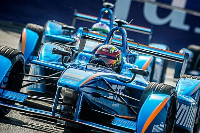 Sterke race Robin Frijns ondanks incident in de pitstraat
