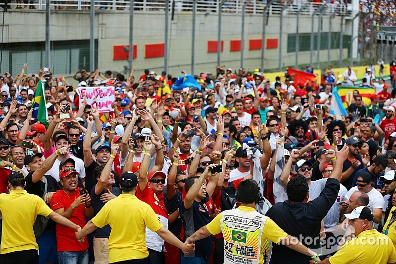 Fans am Podium