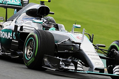 EL2 - Rosberg averti par le mur sur piste humide