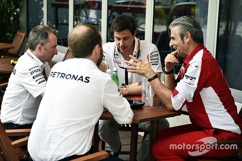 F1-fabrikanten boos over kartel-beschuldigingen Ecclestone