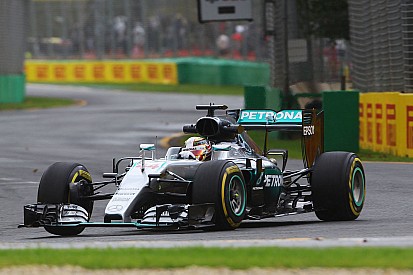 EL3 - Mercedes à l'aise en pneus tendres; sous contrôle en supertendres
