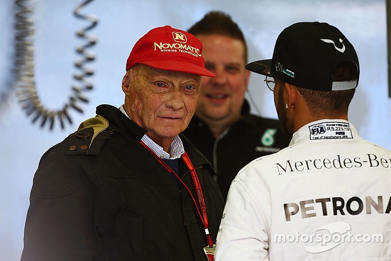 Niki Lauda, voorzitter Mercedes AMG F1 met Lewis Hamilton