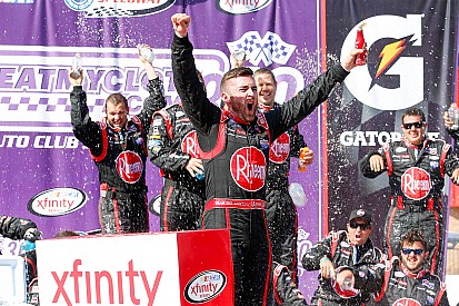 Dillon vence após final caótico e quebra sequência de Busch