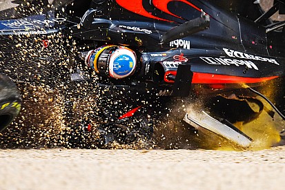 Topshots - De horrorcrash van Alonso