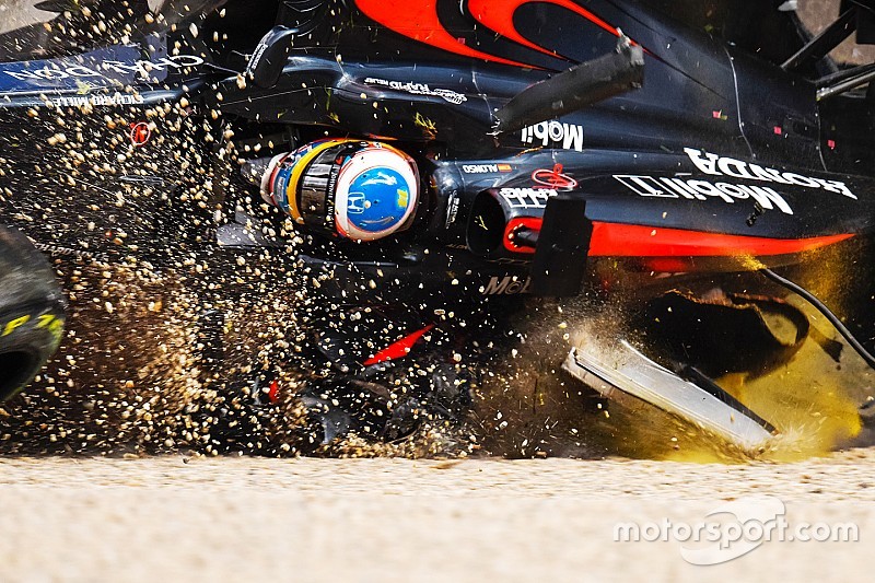 Topshots - De horrorcrash van Alonso