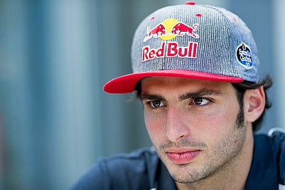 Sainz Jr. moest terugdenken aan Verstappens ‘no’ in Singapore