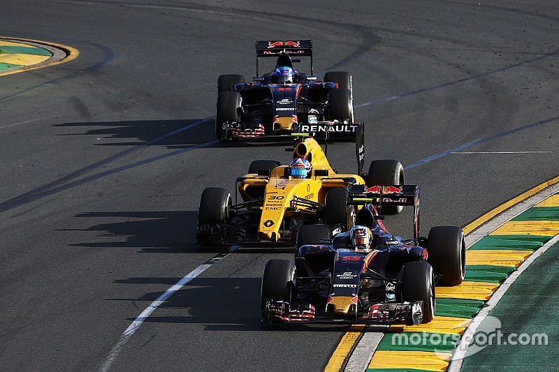 Max Verstappen bevestigt: "Geen problemen met Carlos"