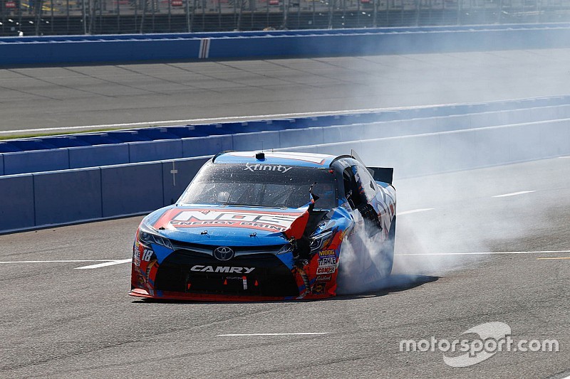 Kyle Busch fue multado con 10,000 dólares