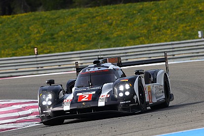 Porsche leidt de dans in ochtendsessie, Toyota veroorzaakt code rood