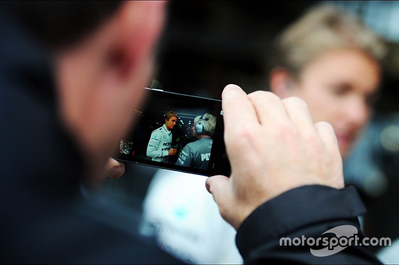 Nico Rosberg, Mercedes AMG F1 a través de un smart phone