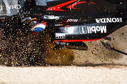 Crash di Alonso: sulla McLaren si era rotto il sedile