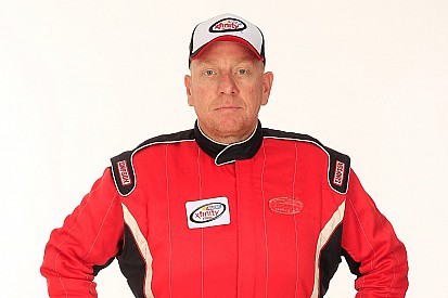 Piloto da NASCAR é preso por contrabando de tabaco