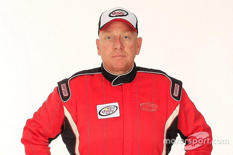 Piloto da NASCAR é preso por contrabando de tabaco