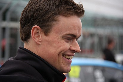 Tasmania V8s: Moffat tops first practice