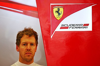 Vettel aan de kant door losgekomen wielmoer