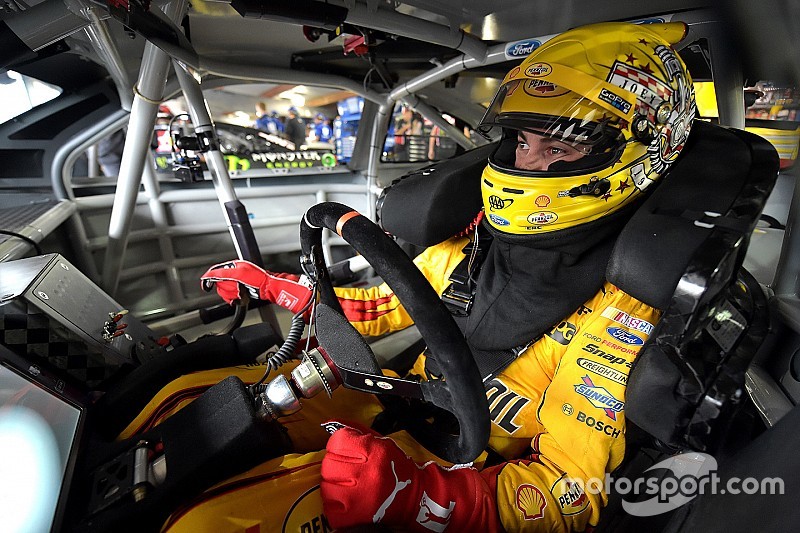 Logano en pole à Martinsville