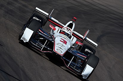 Castroneves e Kanaan largam na primeira fila em Phoenix