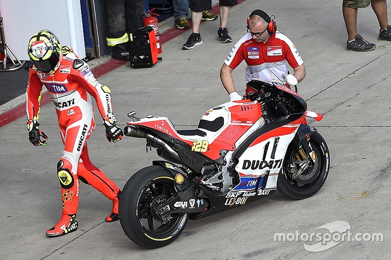 Iannone: "Il feeling con la moto è disastroso"