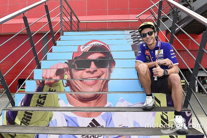 Valentino: "Per la vittoria sarà difficile, Marquez è più veloce"