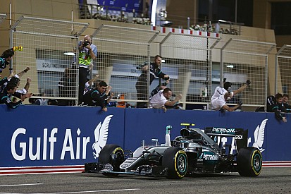 Formel 1 Bahrain: Nico Rosberg siegt vor Räikkönen und Hamilton