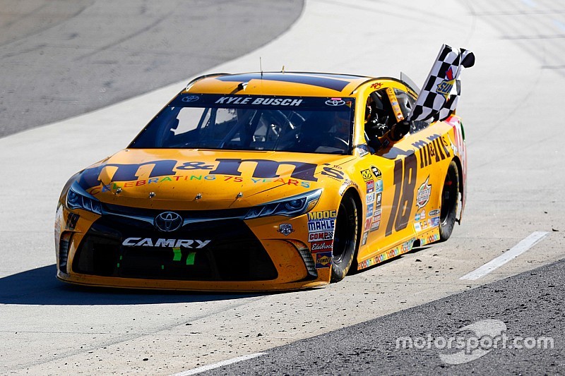 Sieger Kyle Busch, Joe Gibbs Racing Toyota