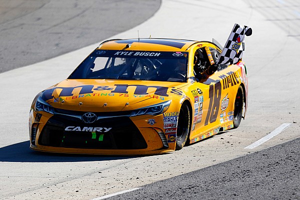 Kyle Busch centra la prima vittoria del 2016 a Martinsville