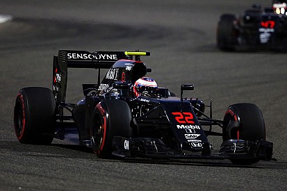 McLaren: Button costretto al ritiro. Honda teme un guasto al motore