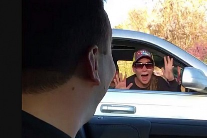 Vídeo de Kyle Busch atendendo fã viraliza na internet