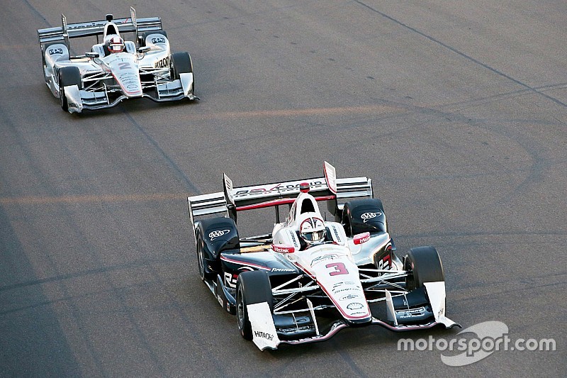 Même crevaison, même punition pour Castroneves et Montoya