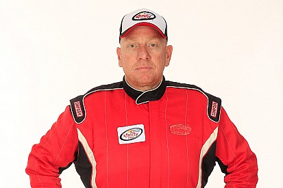 La NASCAR suspend indéfiniment le pilote Derek White