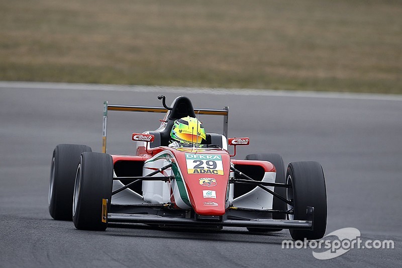Mick Schumacher fährt in der Formel 4 zweigleisig