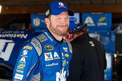 Dale Jr. transforma foto de sanduíche em ação contra fome