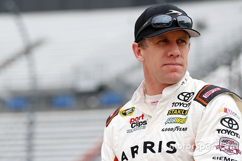 Carl Edwards décroche la pole au Texas