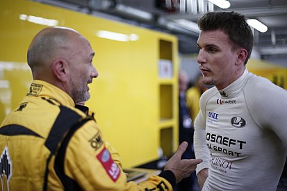 Valente - Une pression différente en tant que pilote d'usine